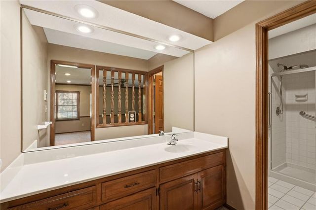 508 NW Golfview Drive, Blue Springs, MO 64014