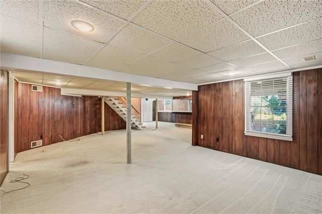 508 NW Golfview Drive, Blue Springs, MO 64014