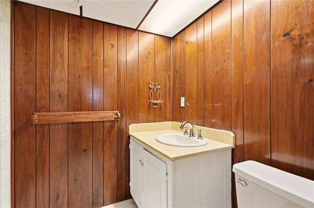 508 NW Golfview Drive, Blue Springs, MO 64014