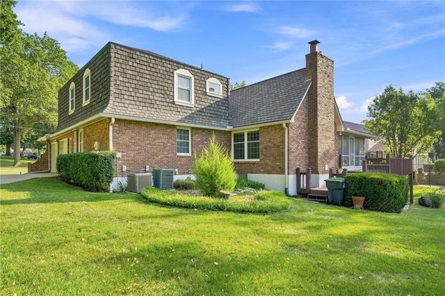 508 NW Golfview Drive, Blue Springs, MO 64014