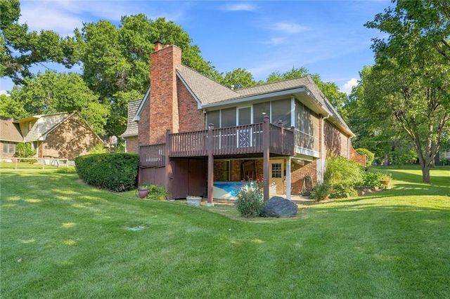 508 NW Golfview Drive, Blue Springs, MO 64014