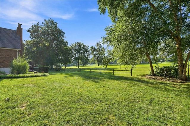 508 NW Golfview Drive, Blue Springs, MO 64014