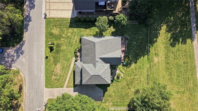 508 NW Golfview Drive, Blue Springs, MO 64014
