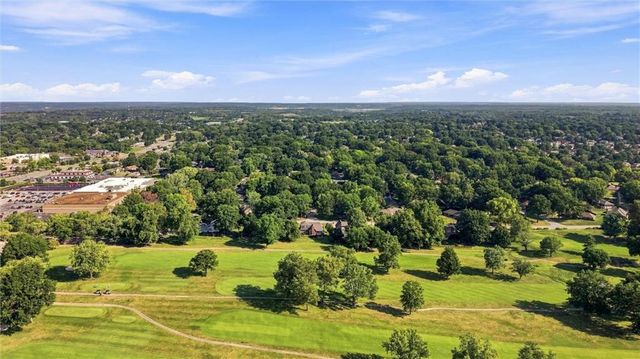 508 NW Golfview Drive, Blue Springs, MO 64014