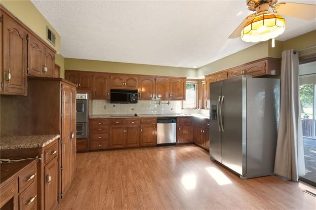 508 NW Golfview Drive, Blue Springs, MO 64014