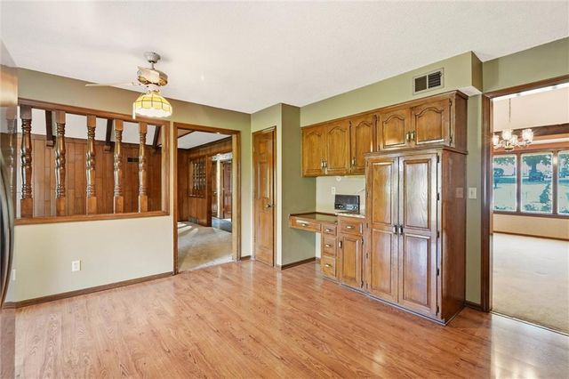 508 NW Golfview Drive, Blue Springs, MO 64014