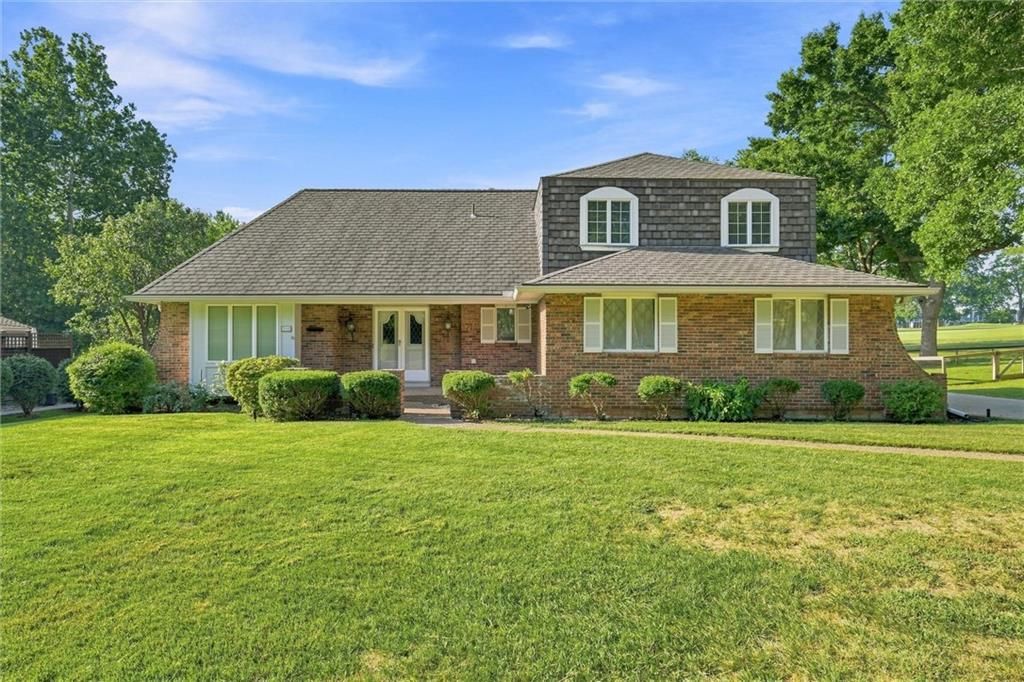 508 NW Golfview Drive, Blue Springs, MO 64014