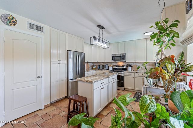 9062 N Safflower Lane, Tucson, AZ 85743