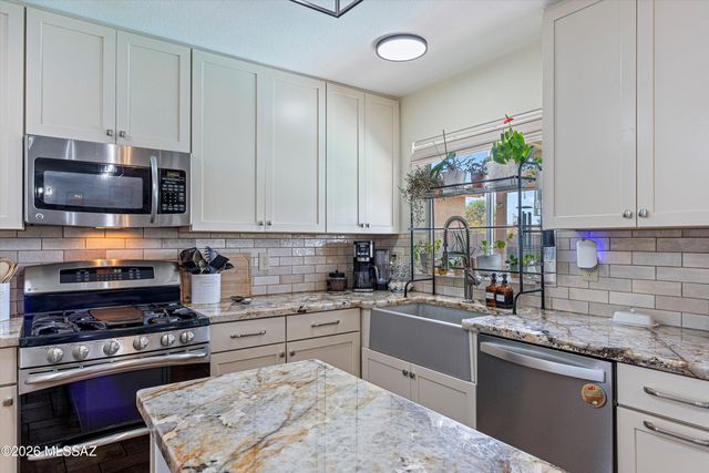 9062 N Safflower Lane, Tucson, AZ 85743