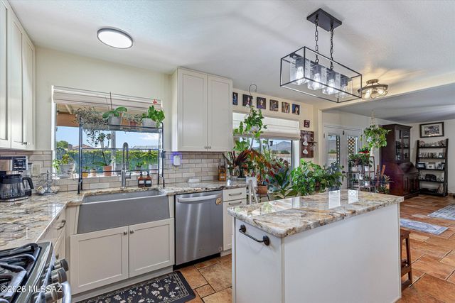 9062 N Safflower Lane, Tucson, AZ 85743