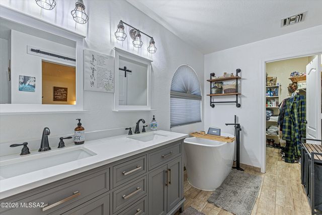 9062 N Safflower Lane, Tucson, AZ 85743