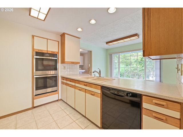 14575 Sw GLENBROOK Rd, Beaverton, OR 97007