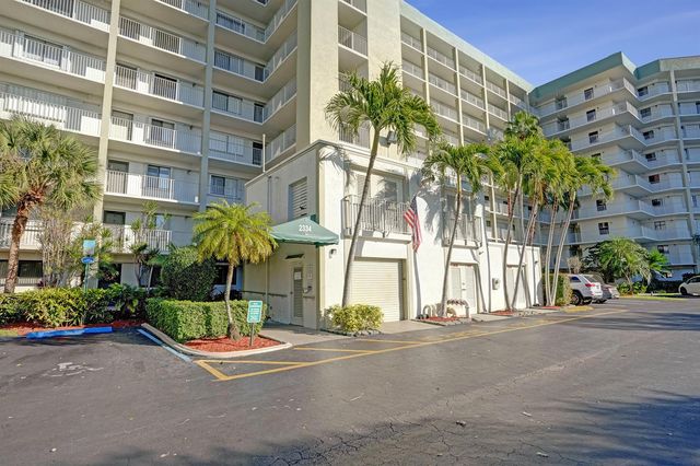 2334 S Cypress Bend Drive 907, Pompano Beach, FL 33069