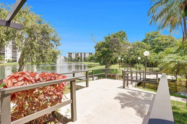 2334 S Cypress Bend Drive 907, Pompano Beach, FL 33069