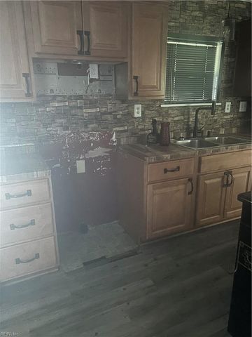 1422 Wilroy RD, Suffolk, VA 23434