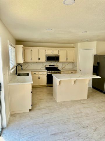 2079 Gordon Verner Cir, Stockton, CA 95206