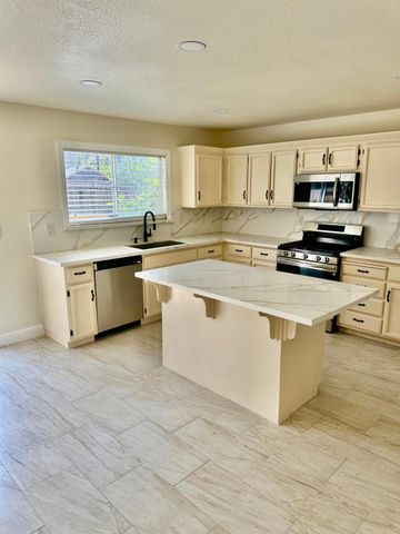 2079 Gordon Verner Cir, Stockton, CA 95206