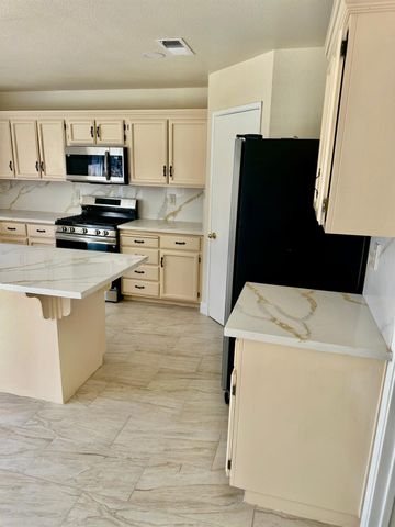 2079 Gordon Verner Cir, Stockton, CA 95206