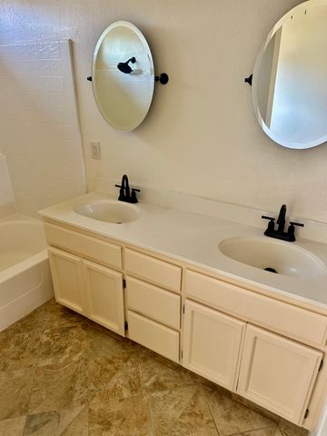 2079 Gordon Verner Cir, Stockton, CA 95206