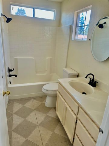 2079 Gordon Verner Cir, Stockton, CA 95206