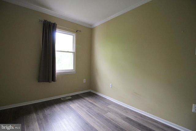 953 FERNDALE AVE, Herndon, VA 20170