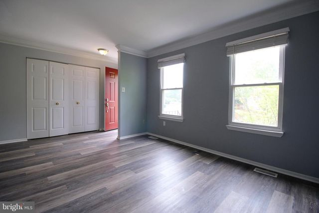 953 FERNDALE AVE, Herndon, VA 20170