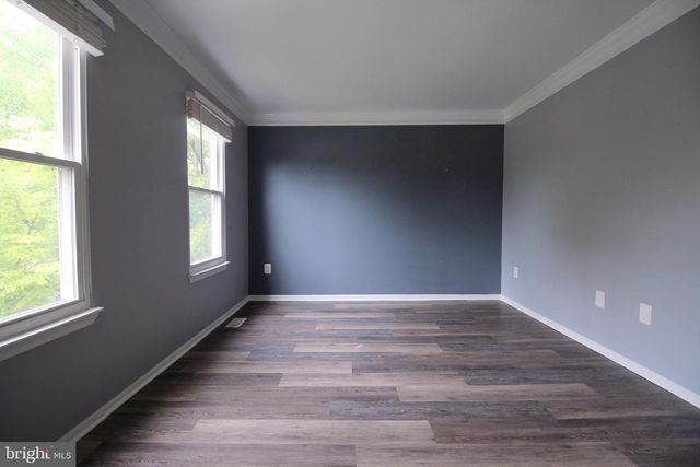 953 FERNDALE AVE, Herndon, VA 20170