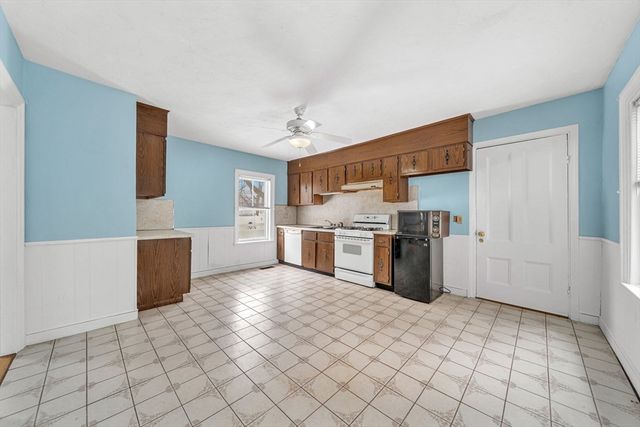 28 Linden Pl, Dedham, MA 02026