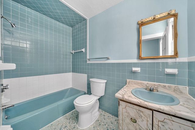 28 Linden Pl, Dedham, MA 02026