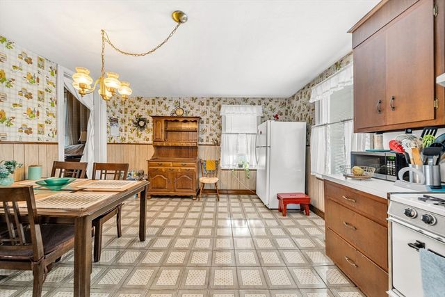 28 Linden Pl, Dedham, MA 02026