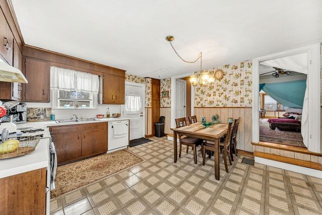 28 Linden Pl, Dedham, MA 02026
