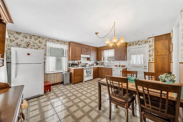 28 Linden Pl, Dedham, MA 02026