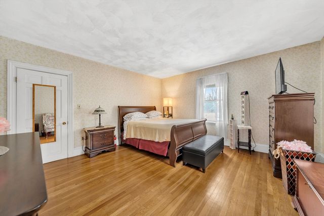 28 Linden Pl, Dedham, MA 02026