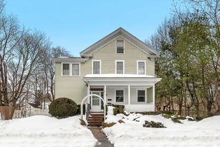 28 Linden Pl, Dedham, MA 02026