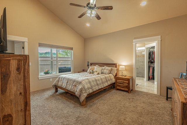 217 White Oak Way, Shady Cove, OR 97539