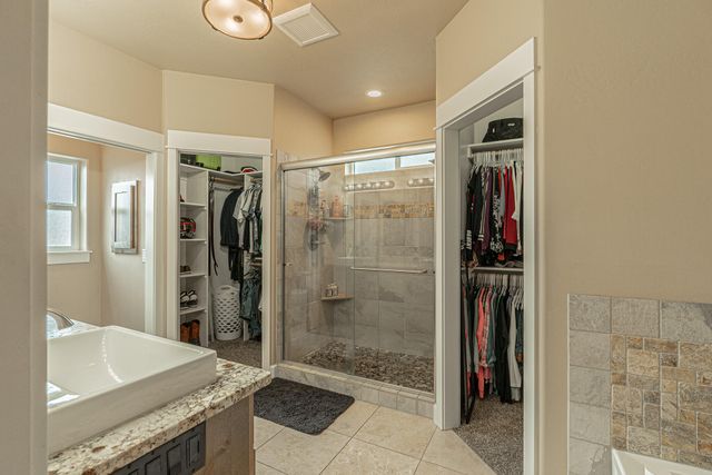 217 White Oak Way, Shady Cove, OR 97539