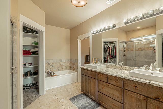 217 White Oak Way, Shady Cove, OR 97539