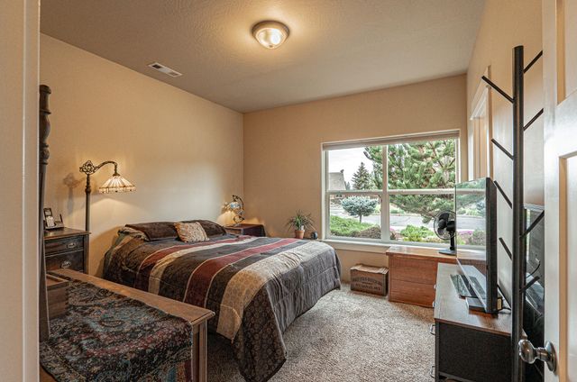 217 White Oak Way, Shady Cove, OR 97539