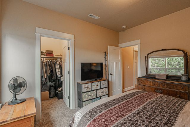 217 White Oak Way, Shady Cove, OR 97539