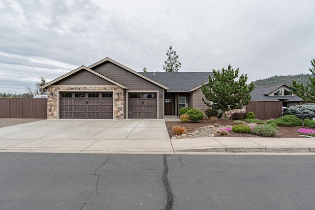 217 White Oak Way, Shady Cove, OR 97539