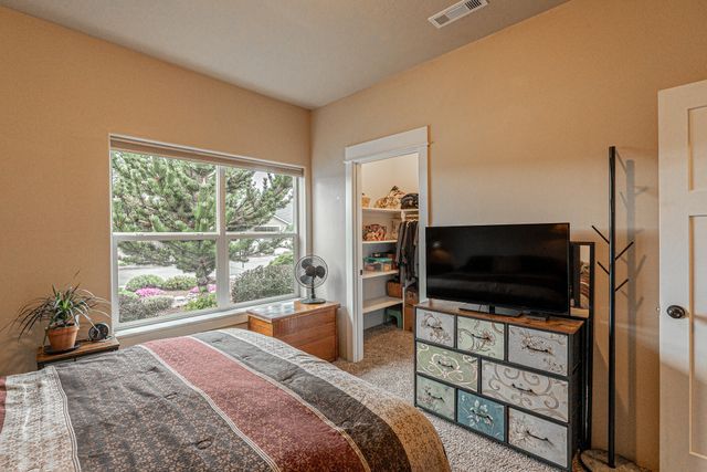 217 White Oak Way, Shady Cove, OR 97539