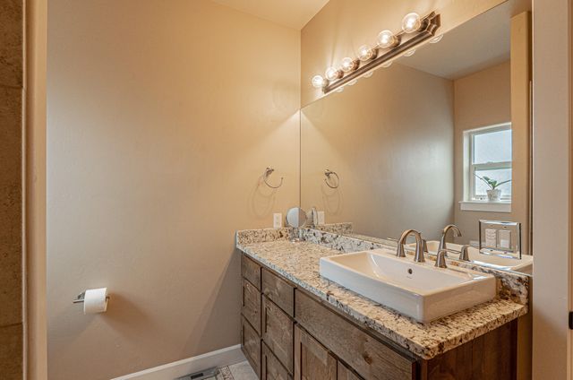 217 White Oak Way, Shady Cove, OR 97539