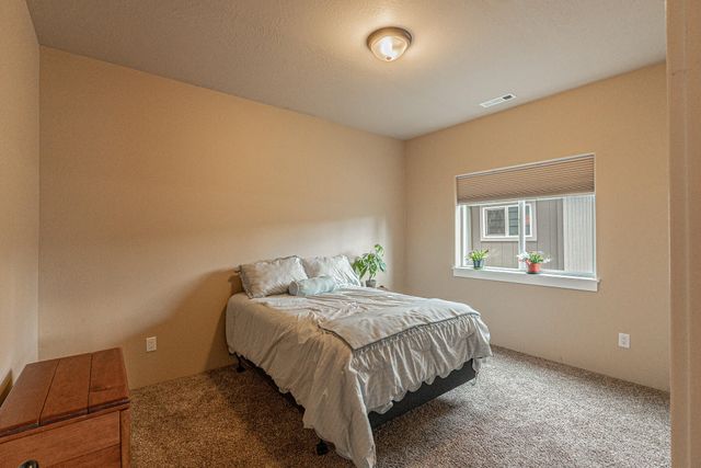 217 White Oak Way, Shady Cove, OR 97539