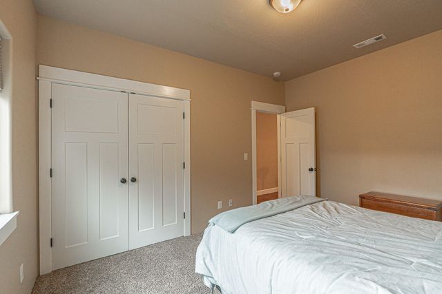 217 White Oak Way, Shady Cove, OR 97539