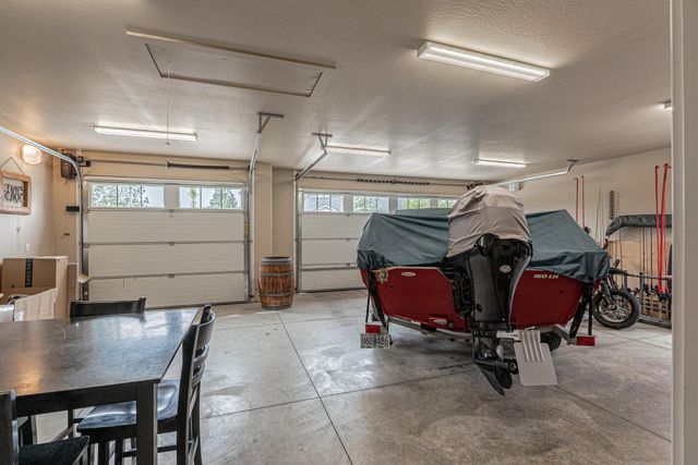 217 White Oak Way, Shady Cove, OR 97539