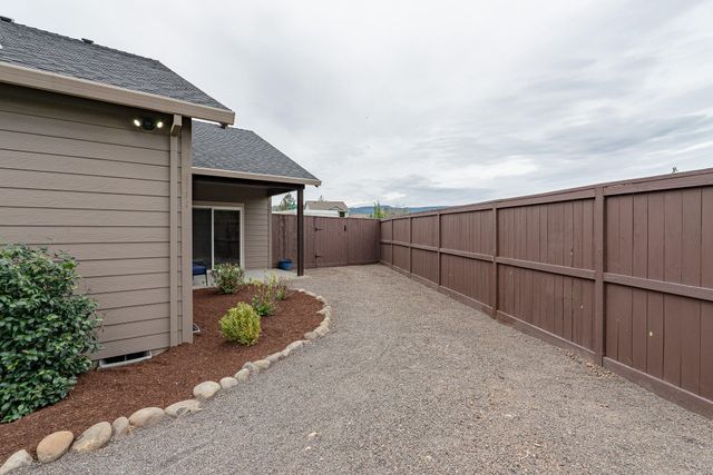 217 White Oak Way, Shady Cove, OR 97539