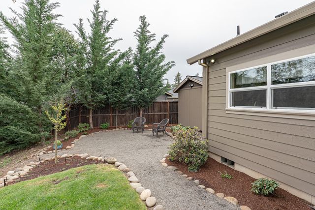 217 White Oak Way, Shady Cove, OR 97539