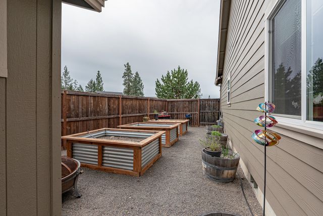 217 White Oak Way, Shady Cove, OR 97539