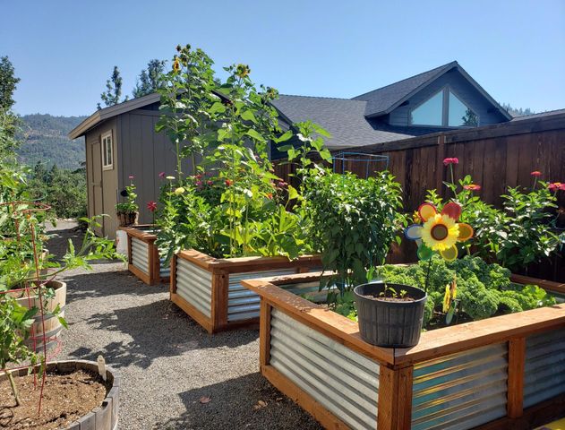 217 White Oak Way, Shady Cove, OR 97539