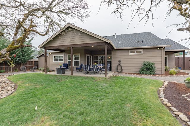 217 White Oak Way, Shady Cove, OR 97539